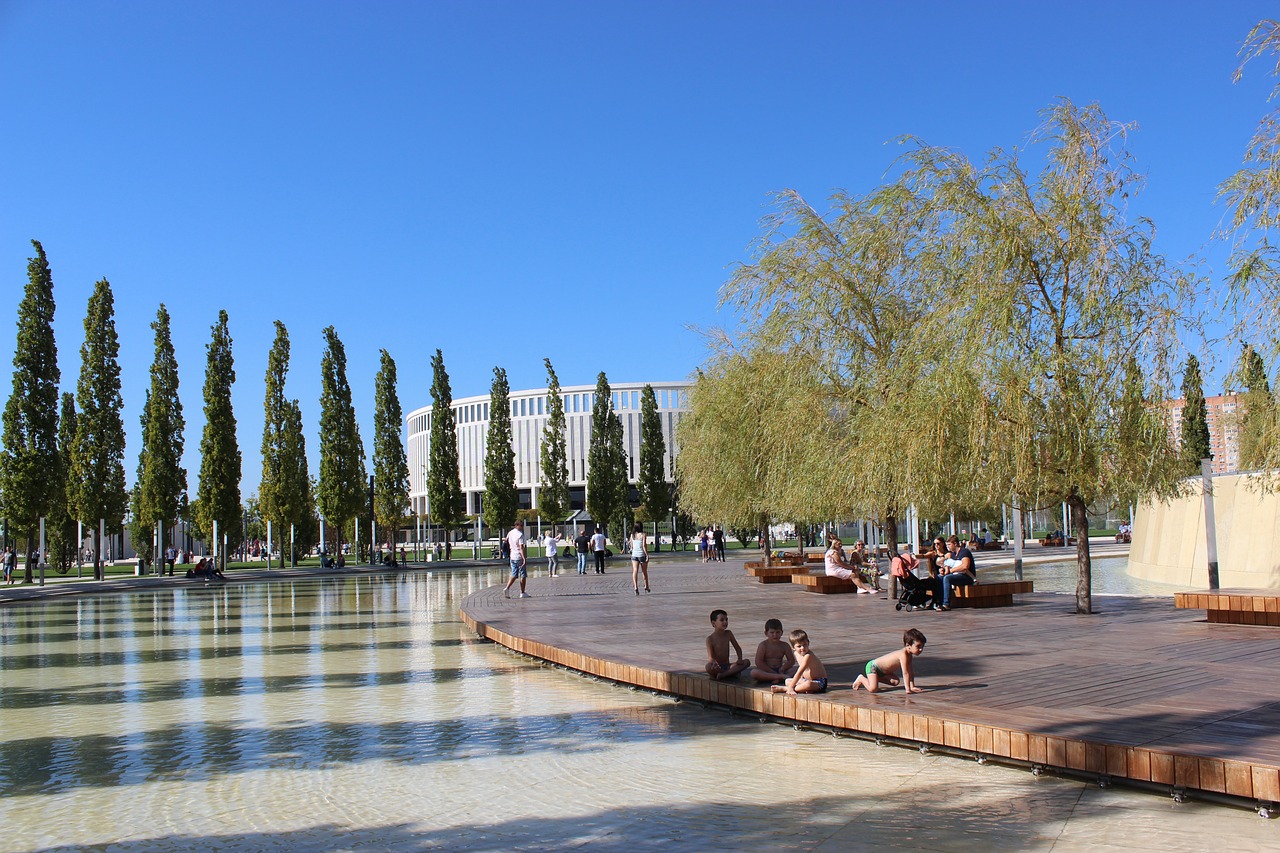 英博官方：现针对部分三层看台开启二轮售票，今日19：00开票